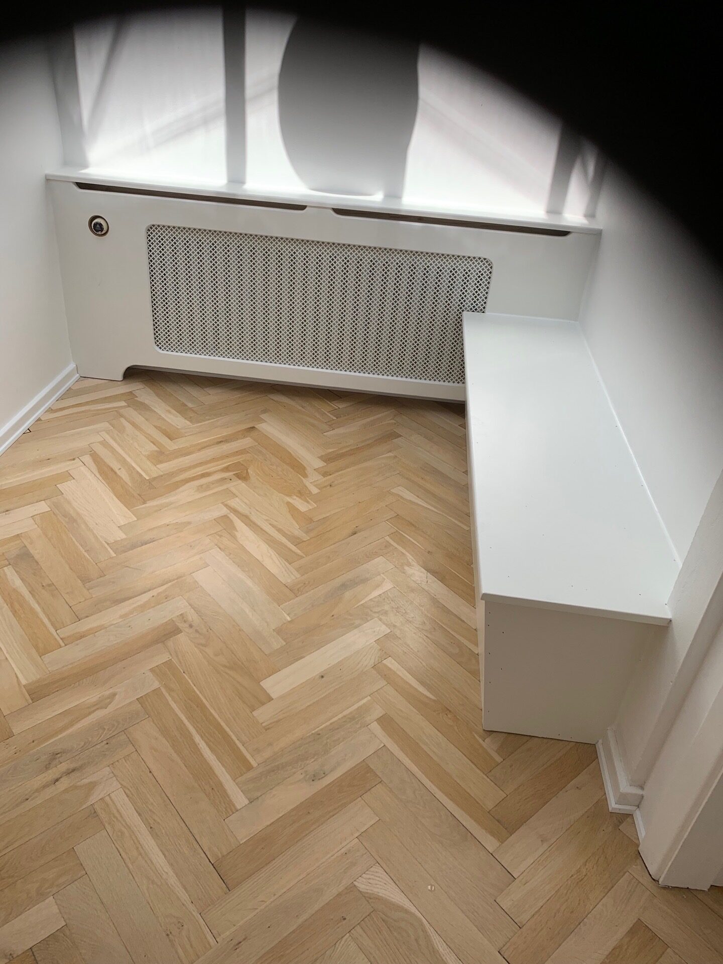 radiatorskjuler og bænk